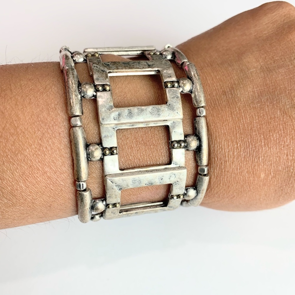 Silver plated metal stretch Bracelet - Picture 1 of 3